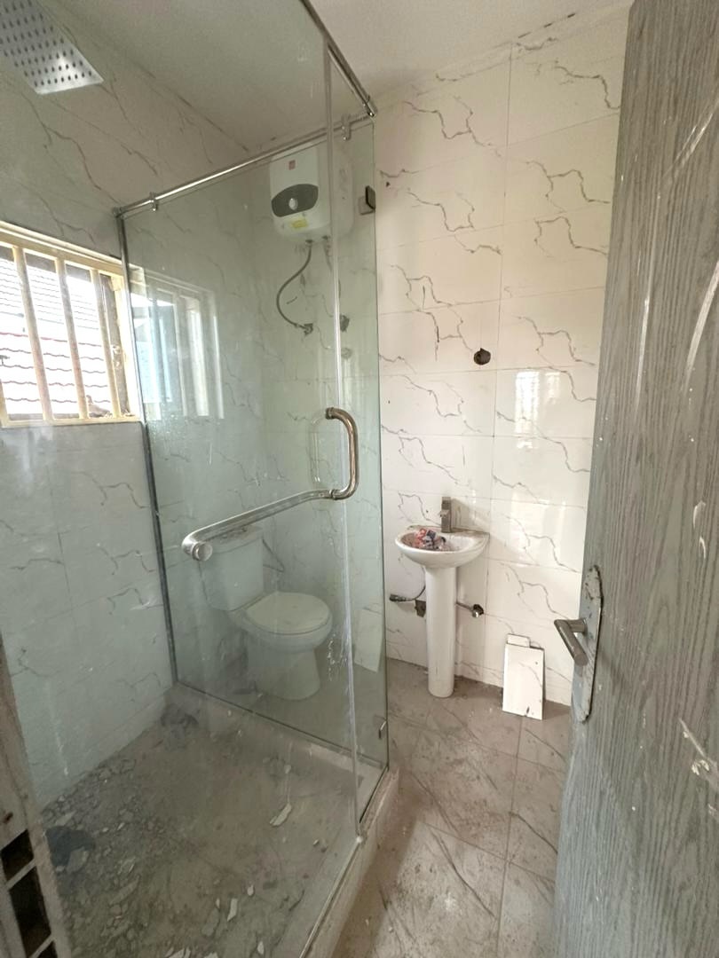 Spacious 4-Bed Duplex with BQ in Serene Lifecamp Estate