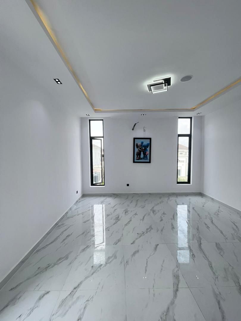 Spacious 5BR Duplex with Pool & Cinema in VGC