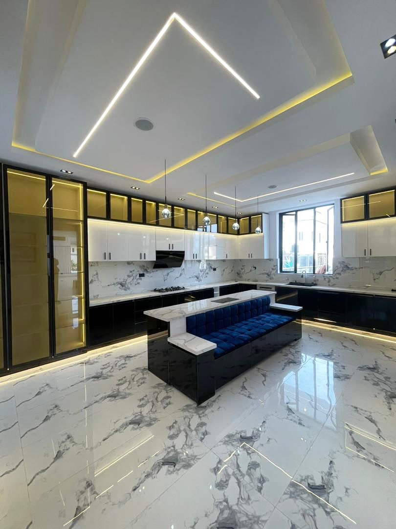 Spacious 5BR Duplex with Pool & Cinema in VGC