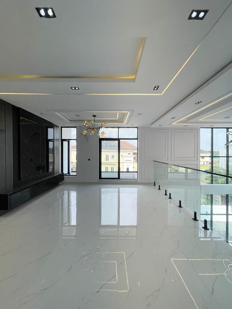 Spacious 5BR Duplex with Pool & Cinema in VGC