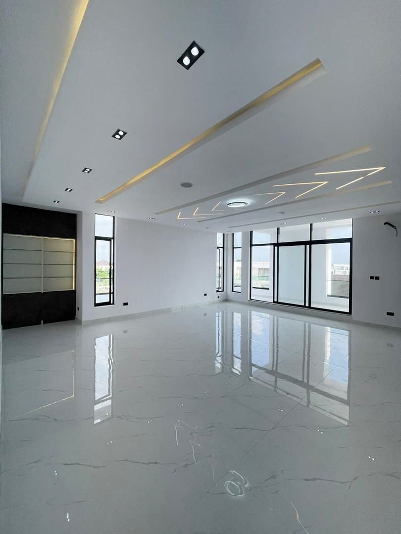 Spacious 5BR Duplex with Pool & Cinema in VGC