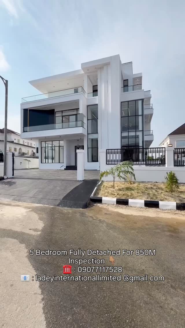 Dream Home Awaits: 5BR Duplex with Pool & Cinema