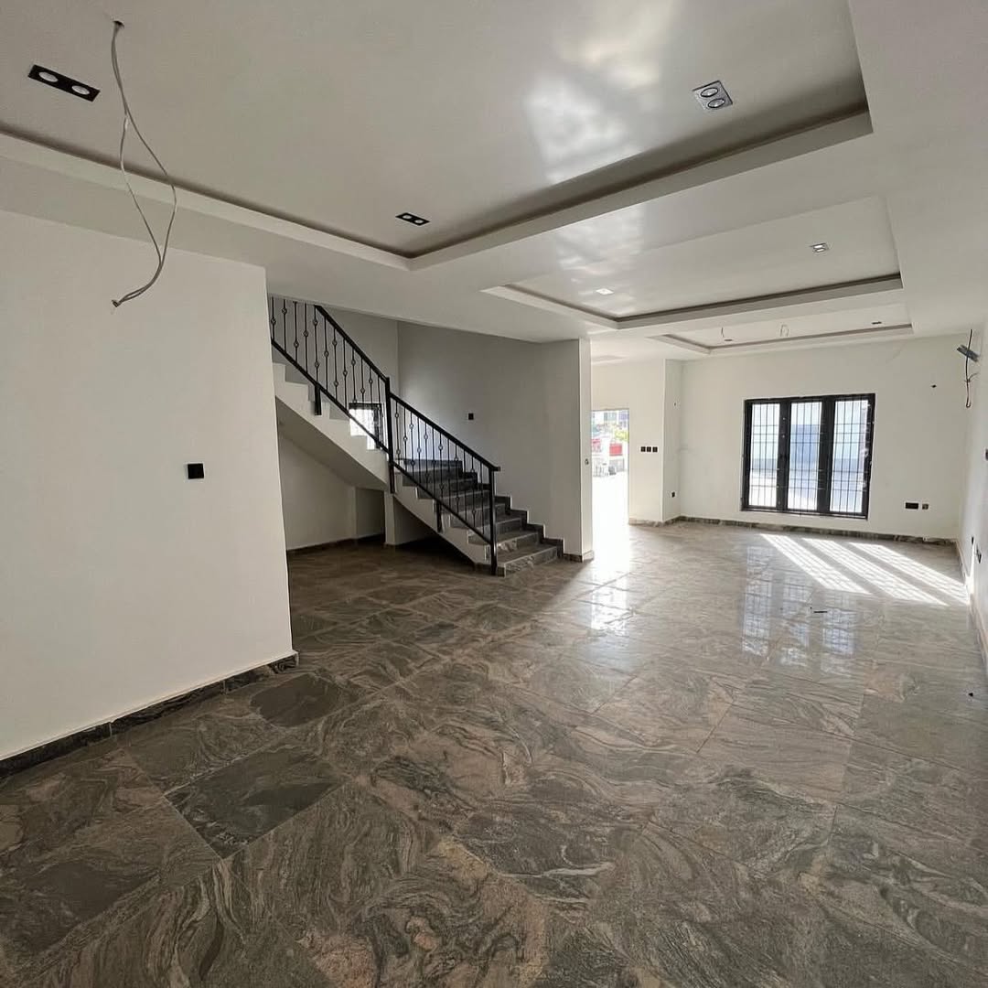 Elegant 4-Bed Townhouse in Serene Kado