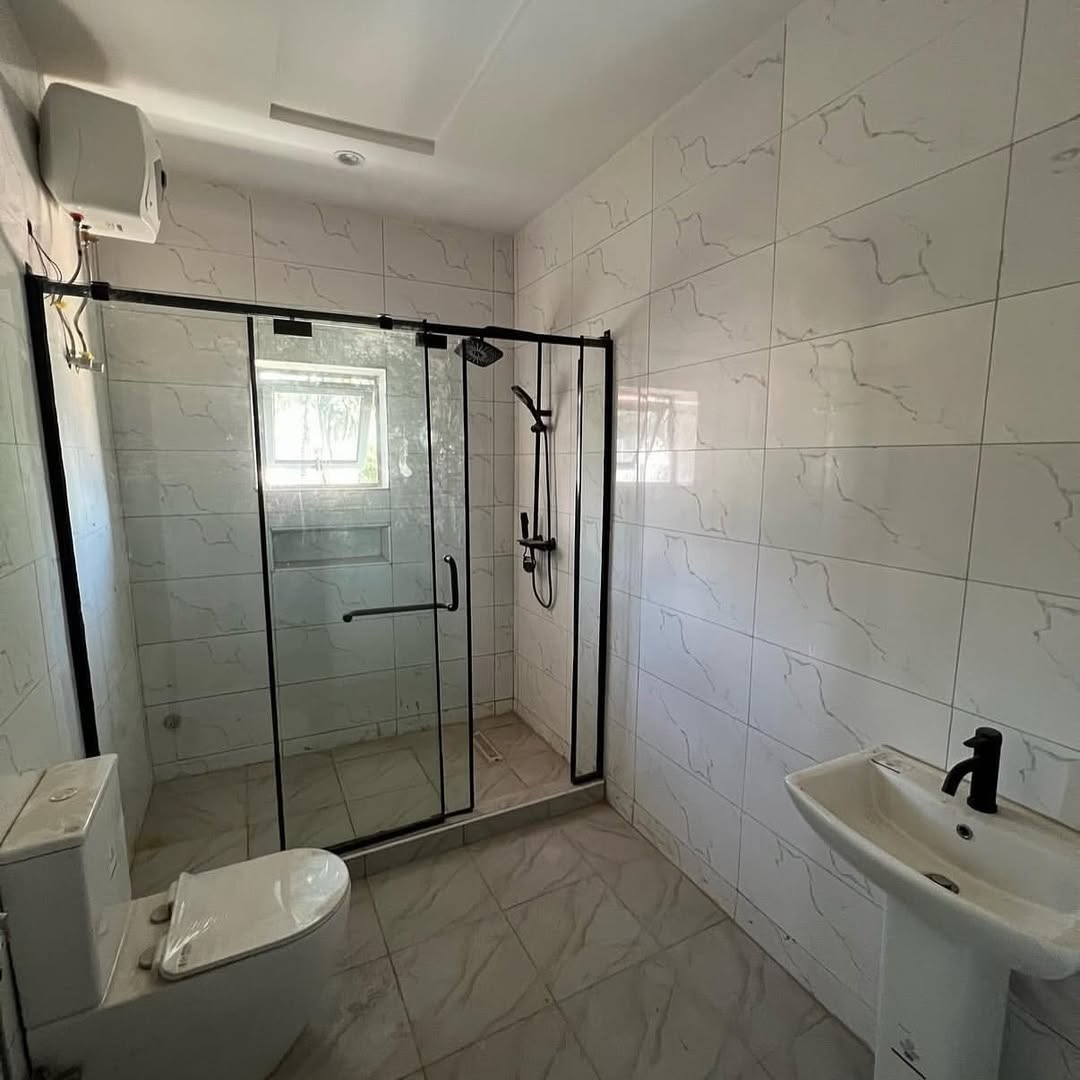 Elegant 4-Bed Townhouse in Serene Kado