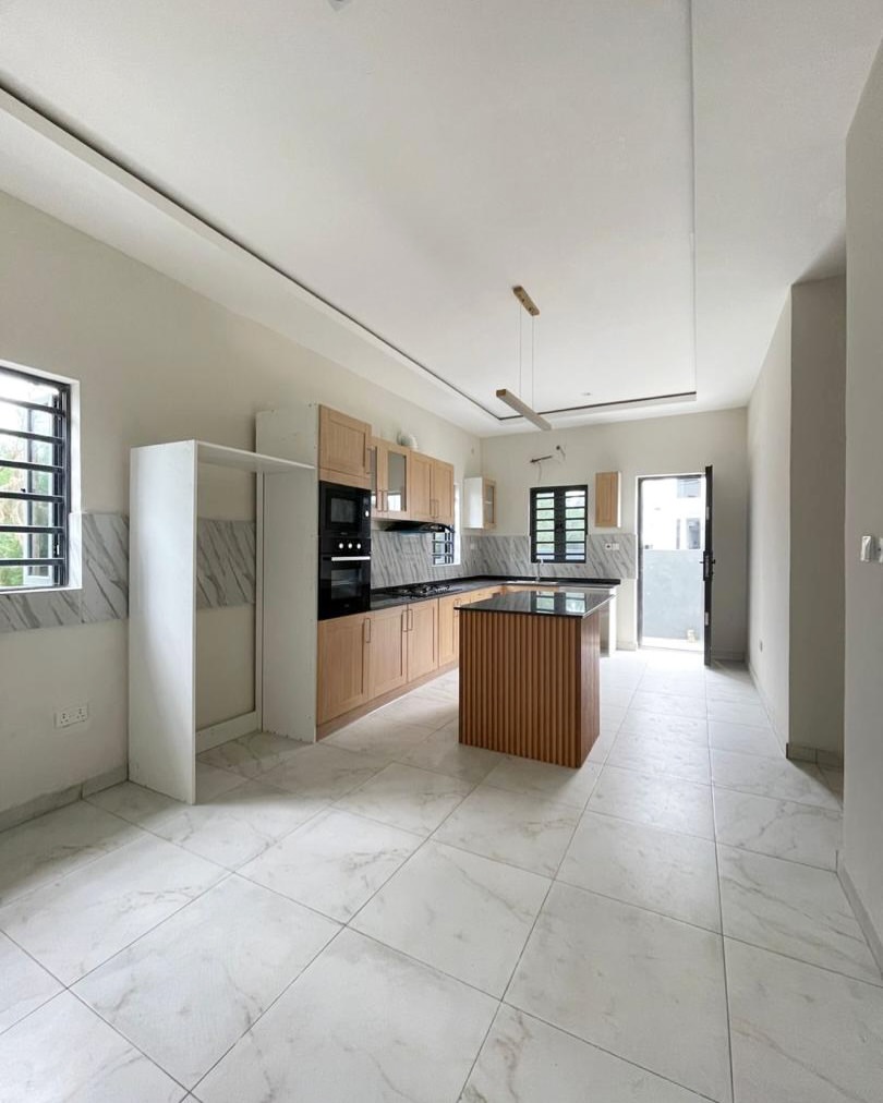 Spacious 5-Bedroom Duplex in Gated Ikota Estate