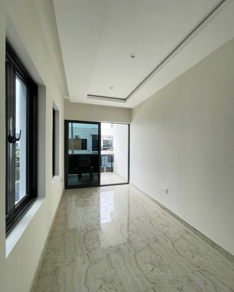 Spacious 5-Bedroom Duplex in Gated Ikota Estate