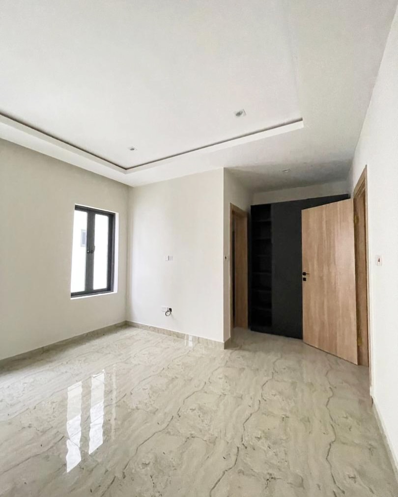 Spacious 5-Bedroom Duplex in Gated Ikota Estate