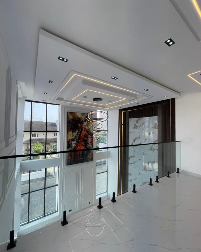 Spacious 5-Bedroom Duplex with Cinema & Pool in VGC