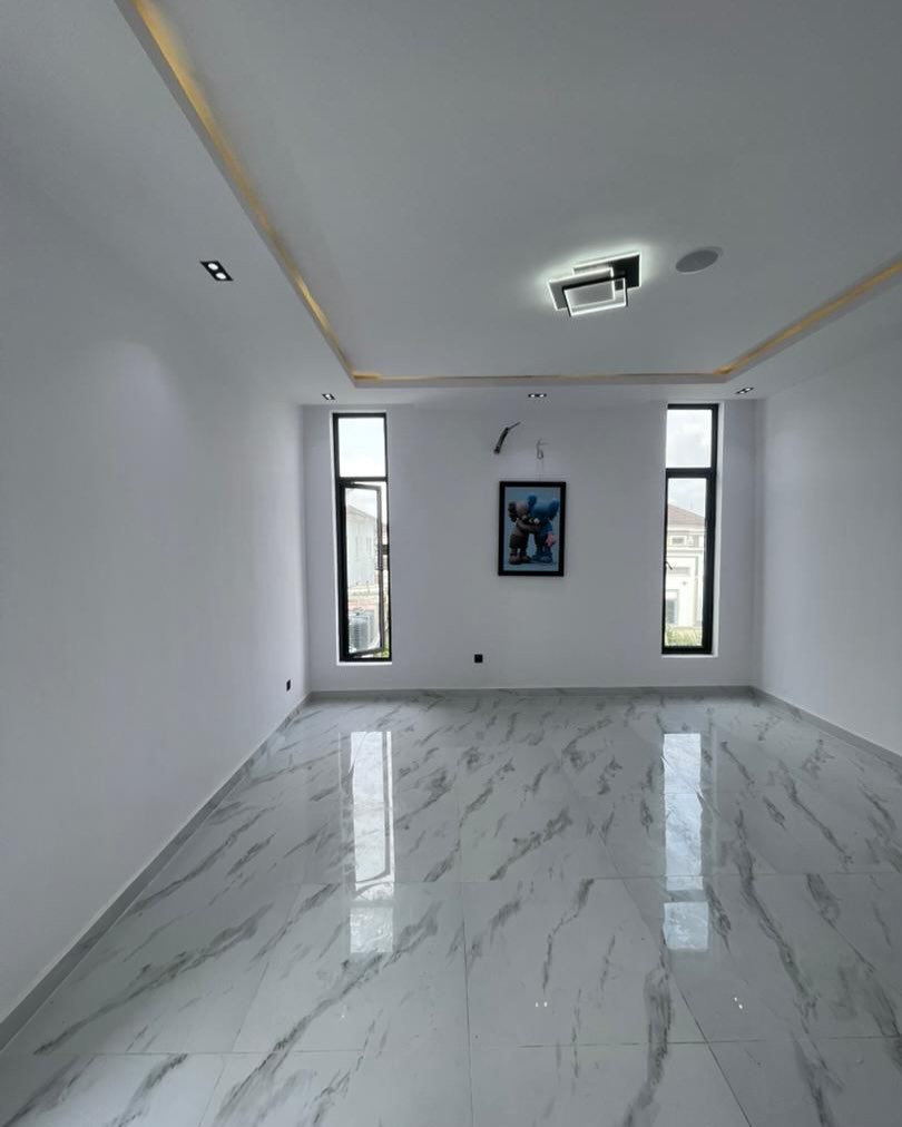 Spacious 5-Bedroom Duplex with Cinema & Pool in VGC