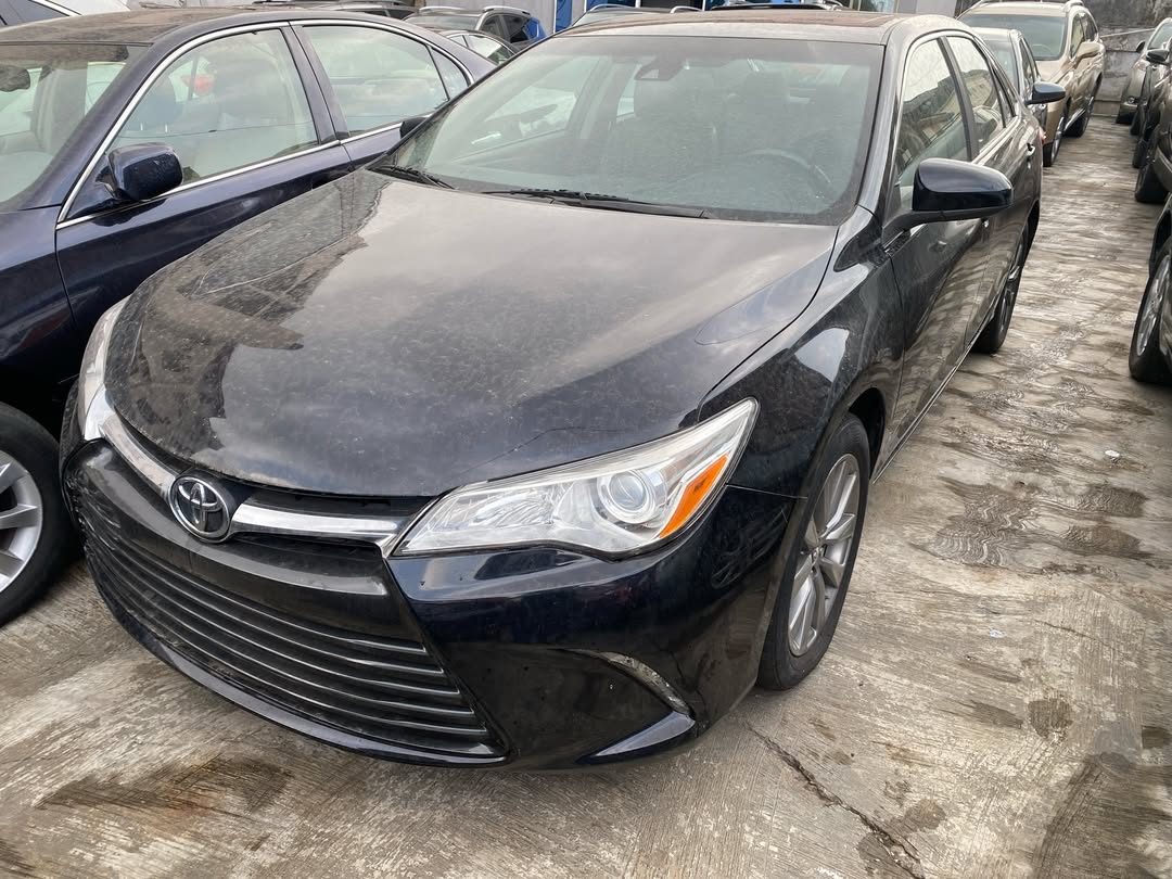 2015 Camry XLE V6: Black Leather, Thumb Start, 22M