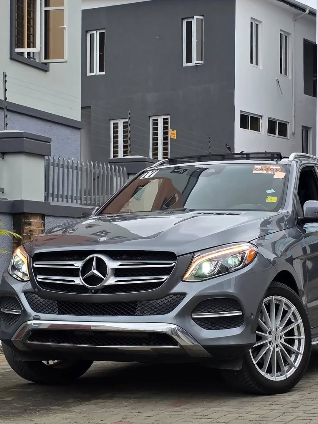 Luxury SUV: 2017 Mercedes GLE 350 4MATIC