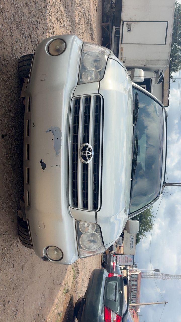 Unbeatable 2004 Highlander: ₦5.5M Buy & Drive