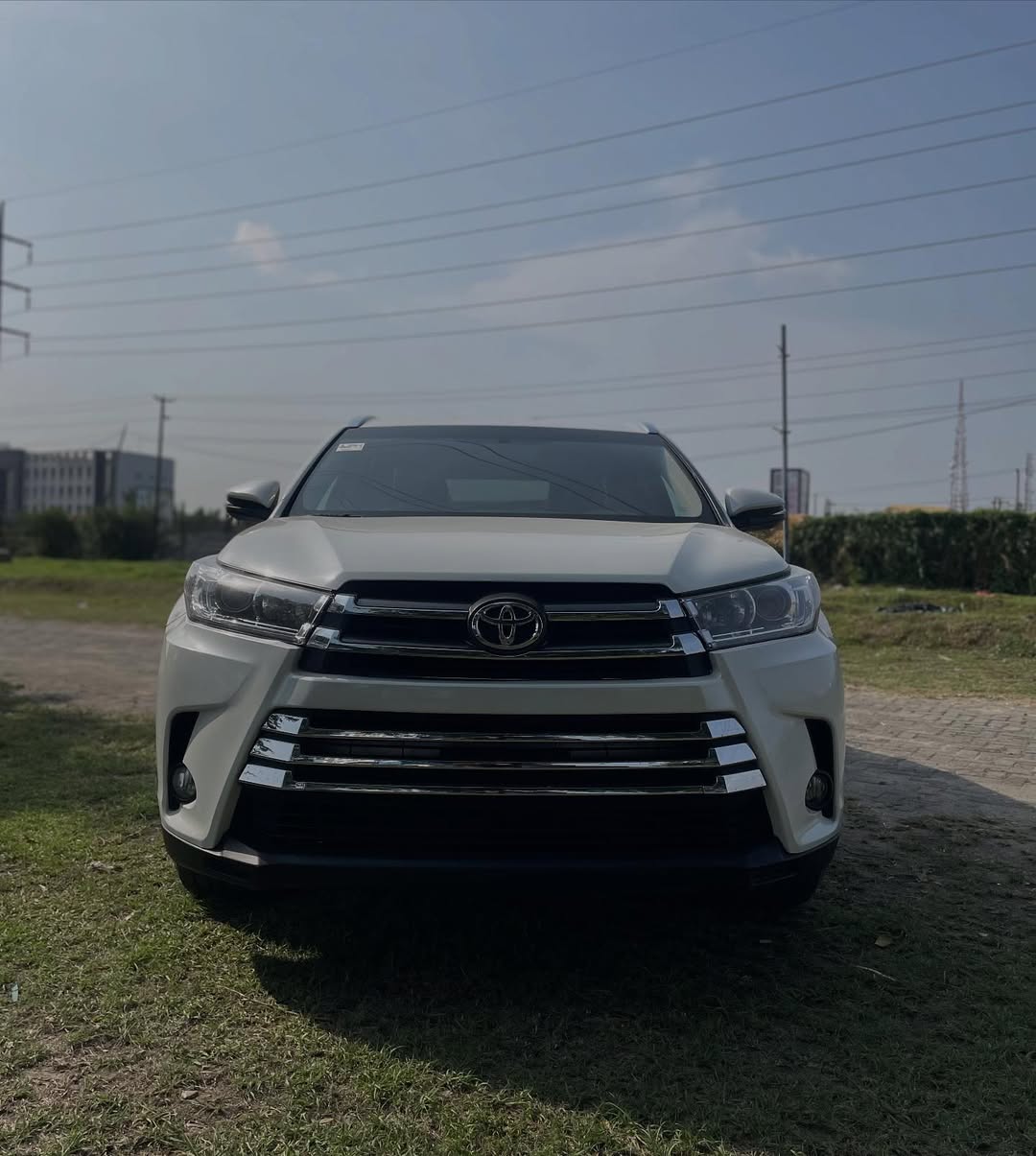 2017 Toyota Highlander XLE AWD: Luxury SUV, 31M Naira