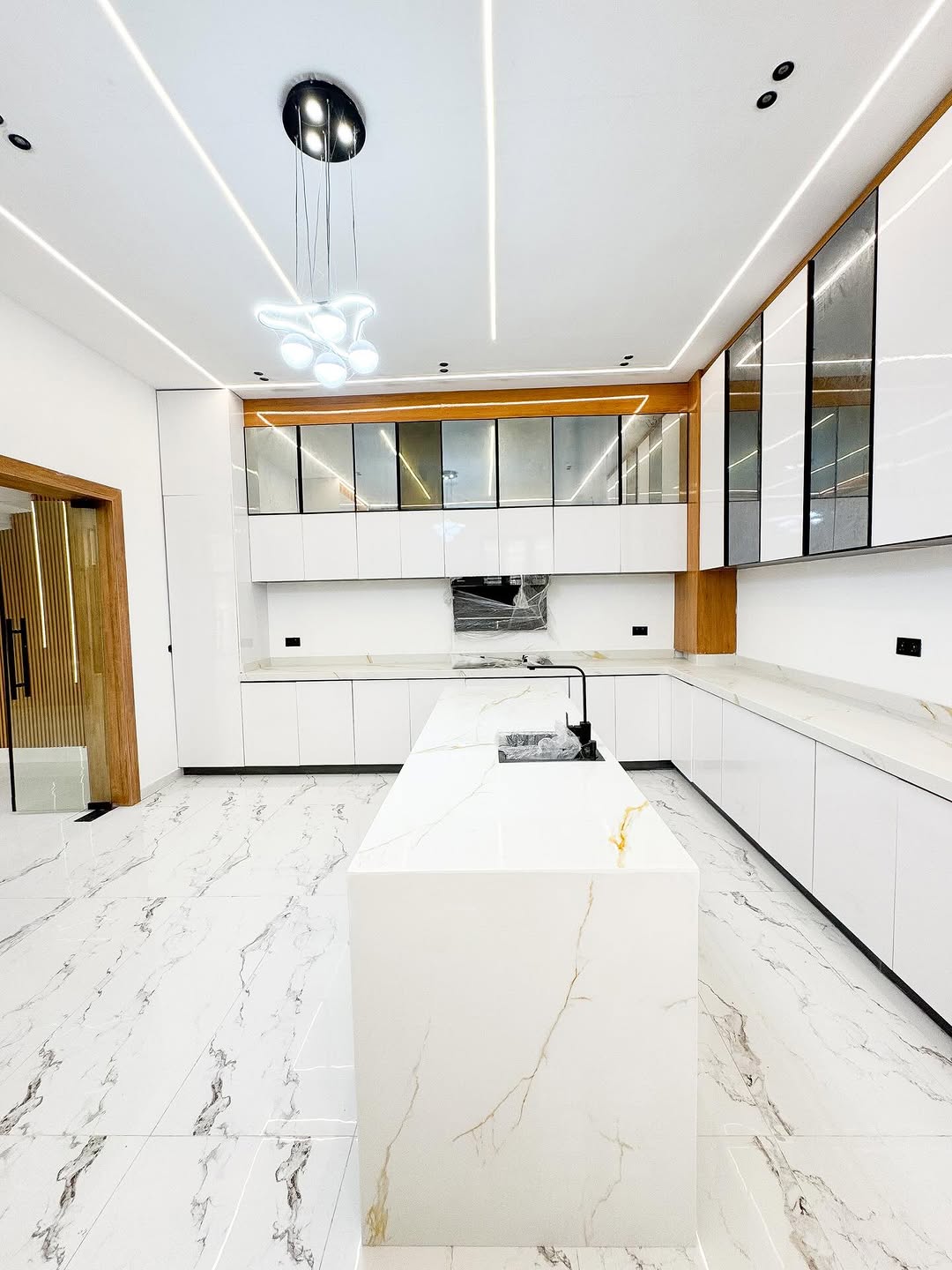 Lavish 5-Bed Duplex with Pool & BQ in Ajah