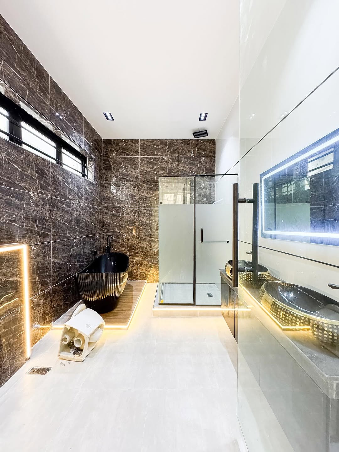 Stunning 5-Bed Duplex with Pool & BQ in Ajah