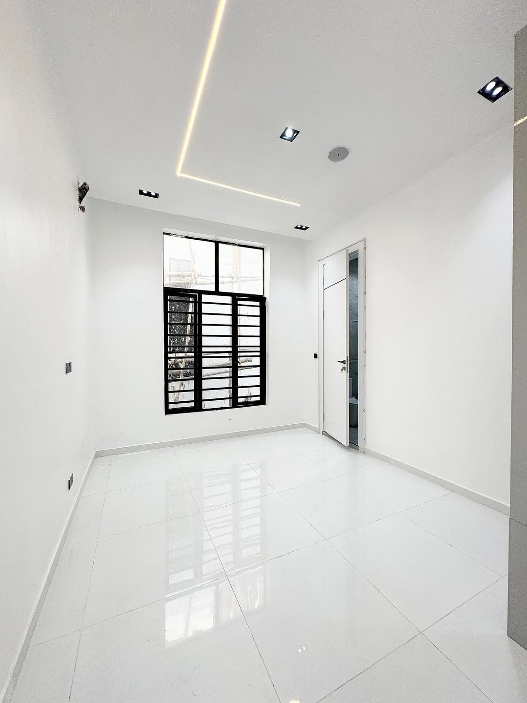 Stunning 5-Bed Duplex with Pool & BQ in Ajah