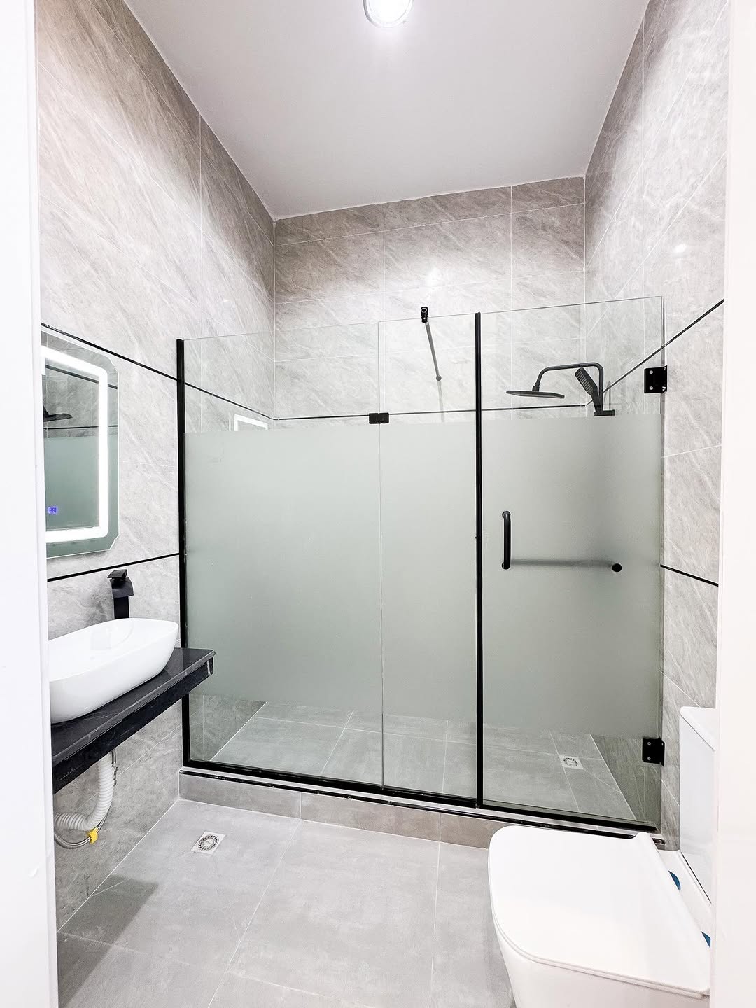 Stunning 5-Bed Duplex with Pool & BQ in Ajah