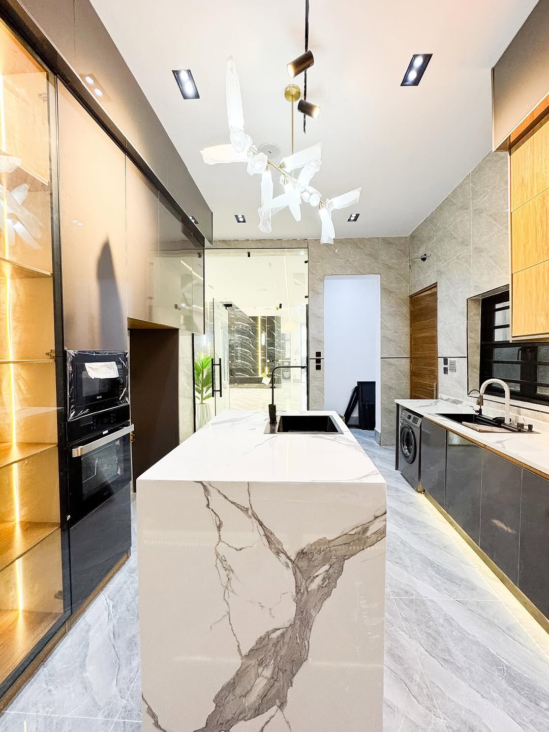 Stunning 5-Bed Duplex with Pool & BQ in Ajah