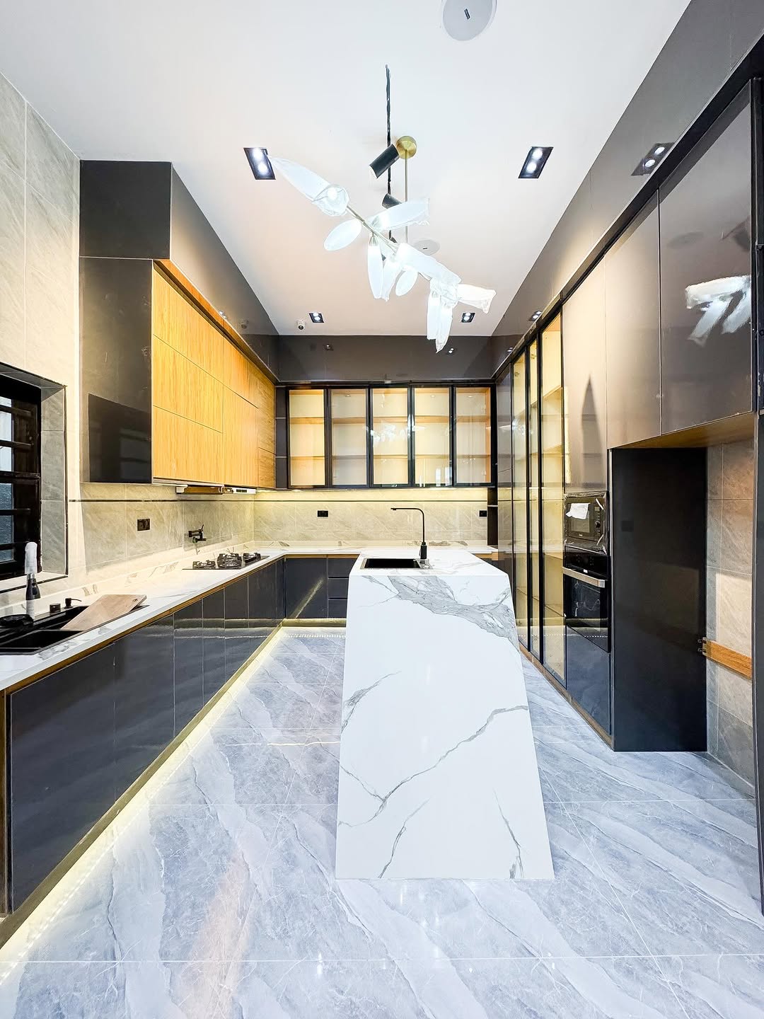 Stunning 5-Bed Duplex with Pool & BQ in Ajah