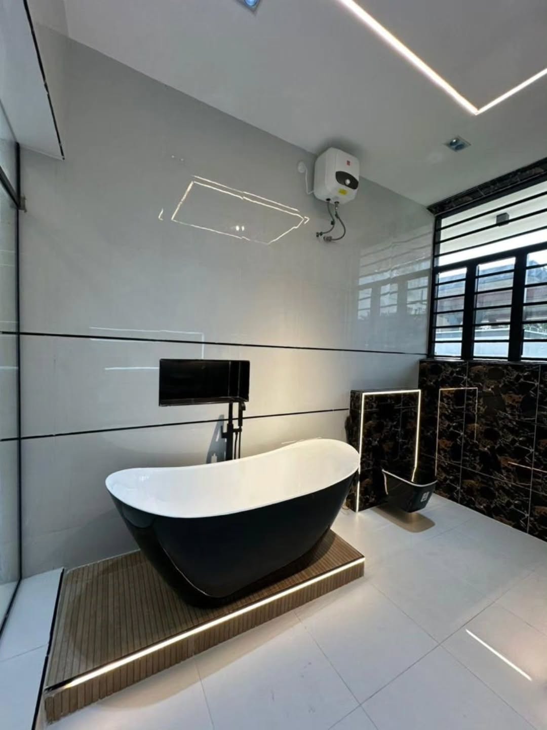 Stunning 5-Bed Duplex with Cinema & Pool in Lekki