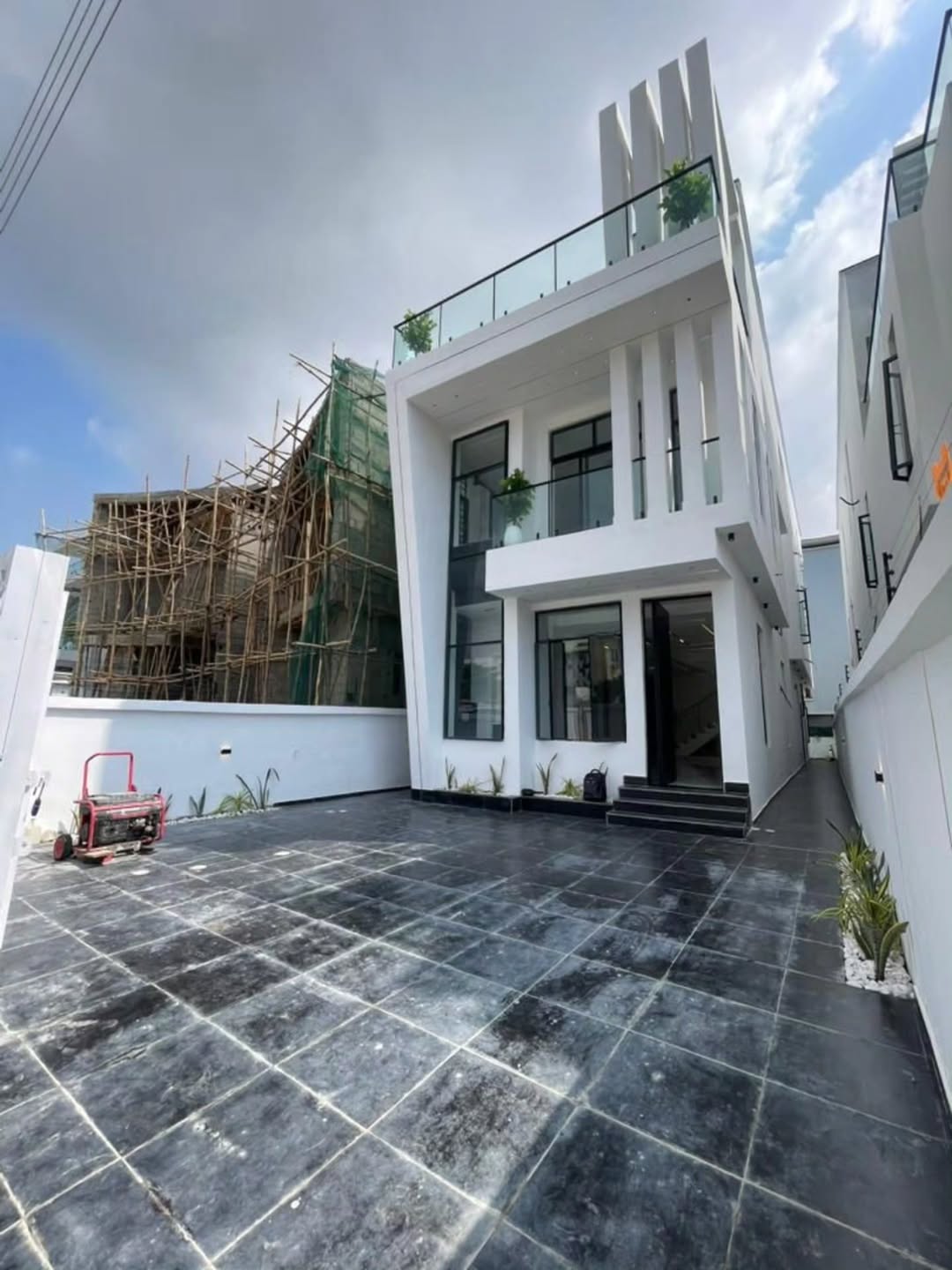 Stunning 5-Bed Duplex with Resort-Style Pool in Lekki