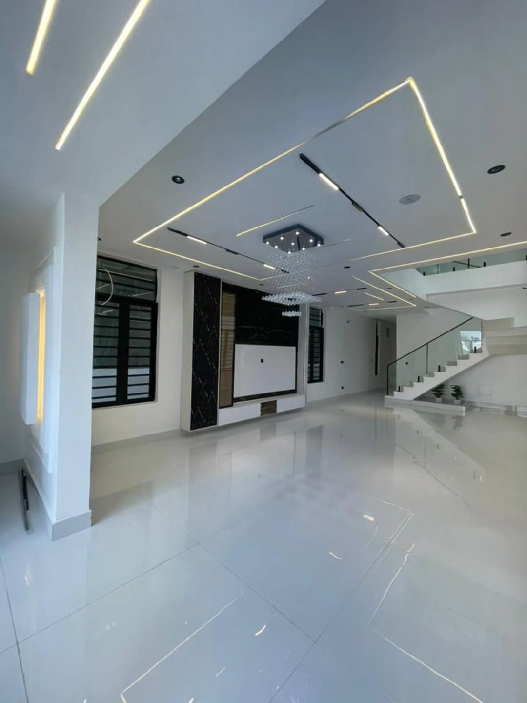 Stunning 5-Bed Duplex with Resort-Style Pool in Lekki