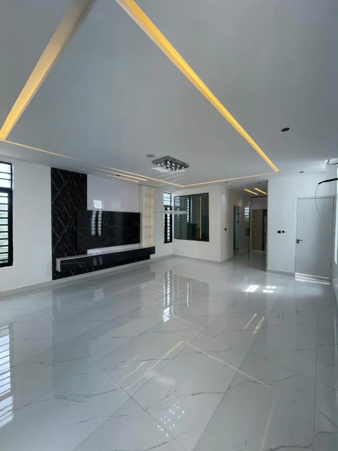 Stunning 5-Bed Duplex with Resort-Style Pool in Lekki