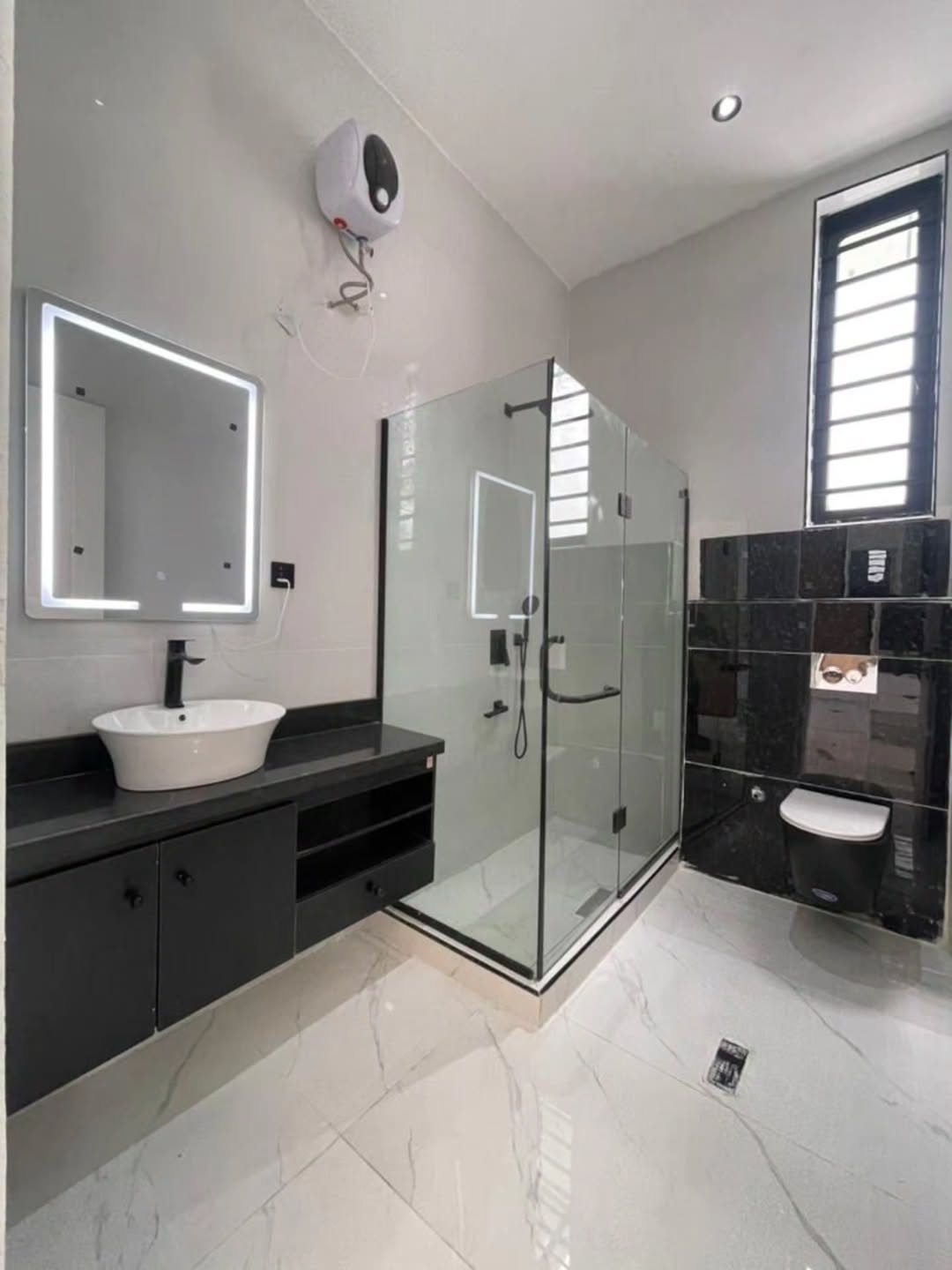 Stunning 5-Bed Duplex with Resort-Style Pool in Lekki