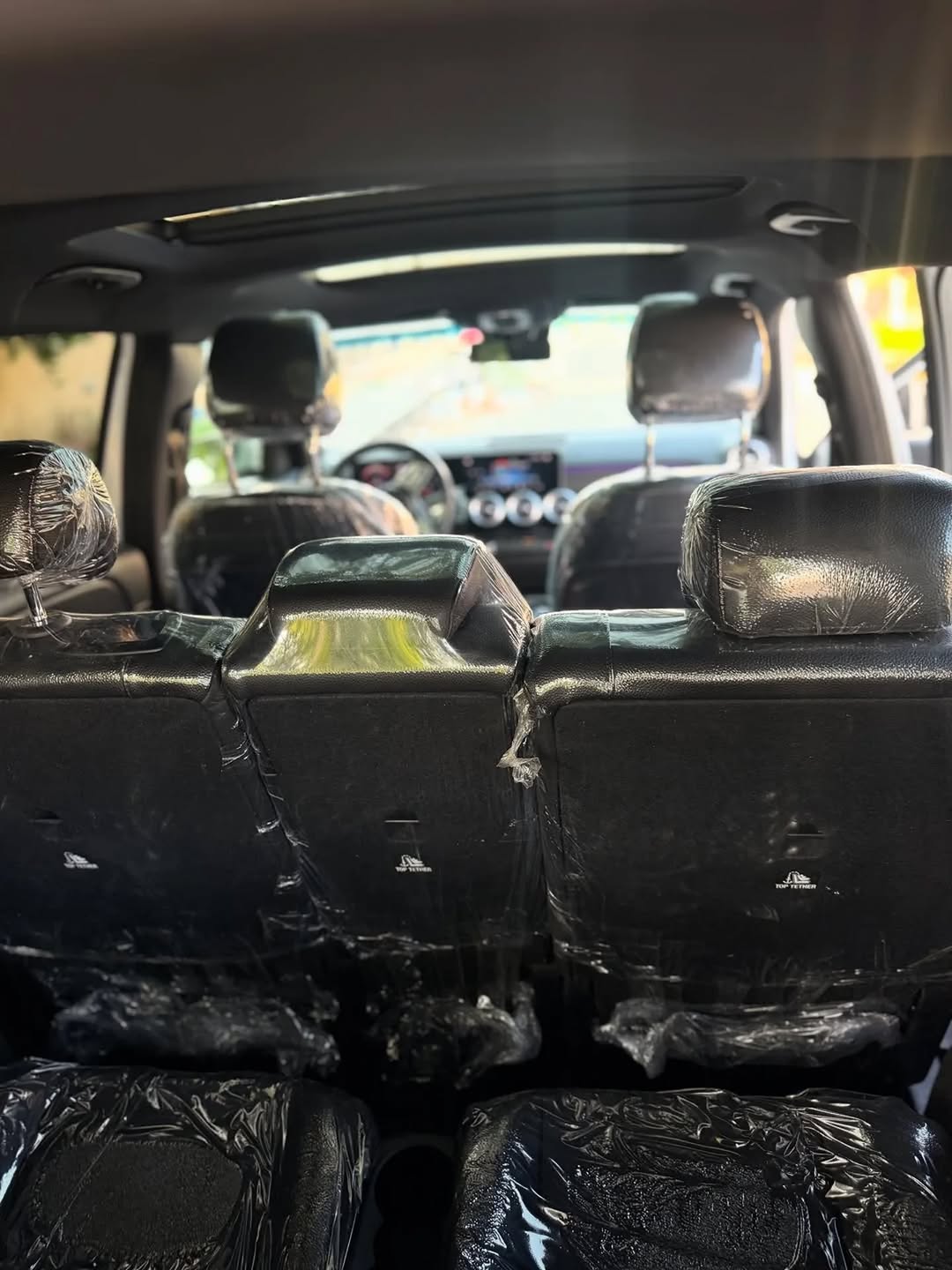 Spacious 7-Seater Luxury SUV: Tech & Style Unleashed