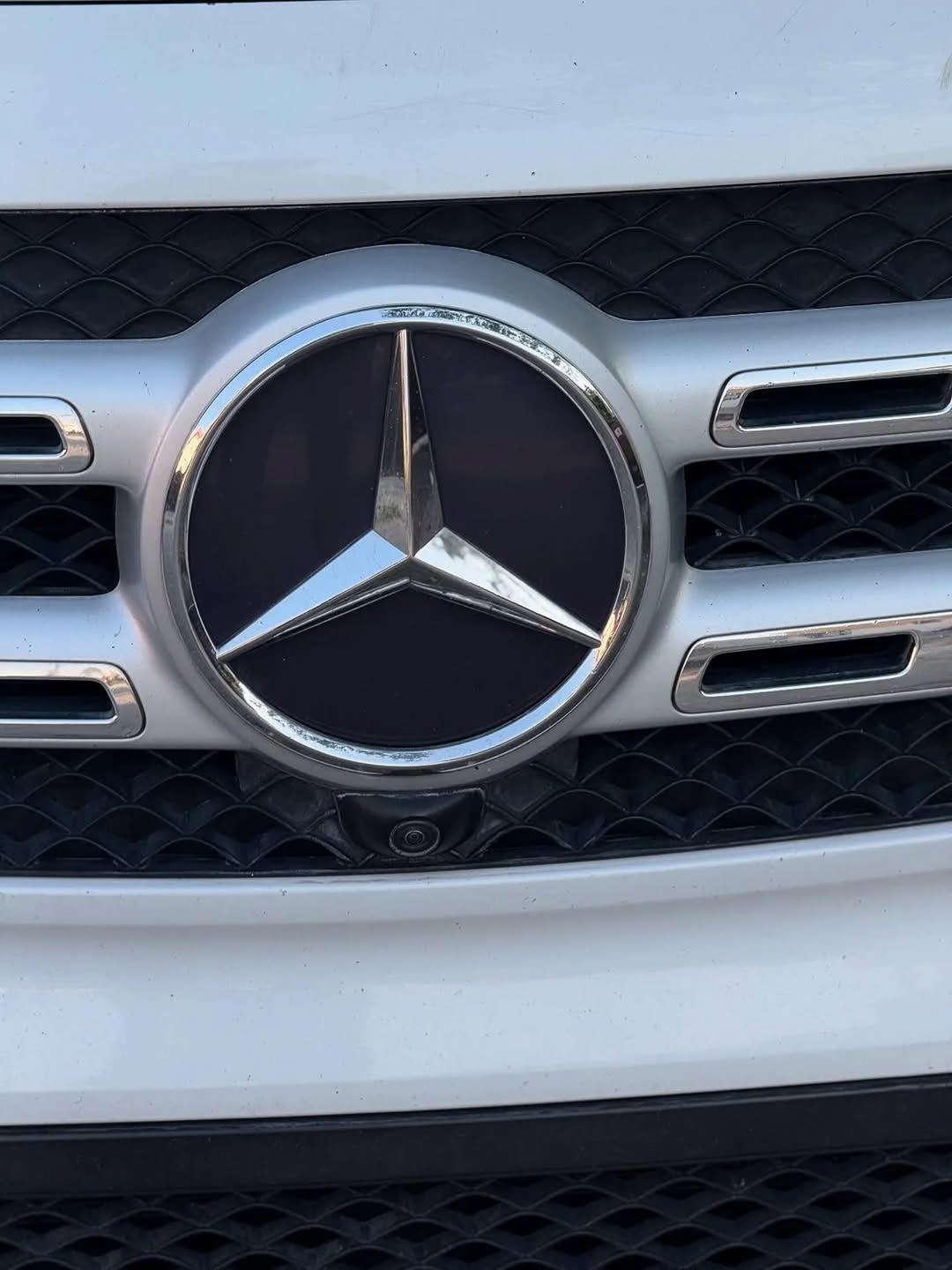 Spacious 7-Seater Luxury SUV: Tech & Style Unleashed