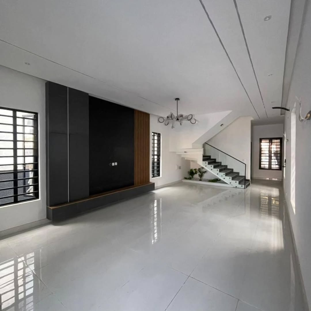 Lekki’s Ultimate 5-Bedroom Cinema & Pool Estate