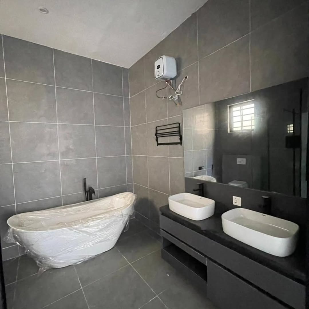 Lekki’s Ultimate 5-Bedroom Cinema & Pool Estate