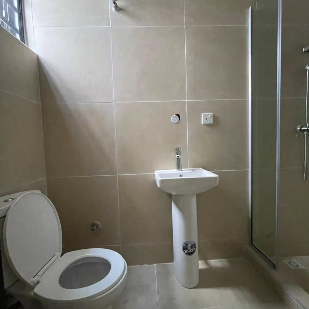 Lekki’s Ultimate 5-Bedroom Cinema & Pool Estate