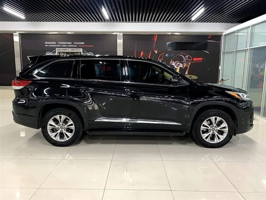 2018 Toyota Highlander: Space, Power & Perfect Condition