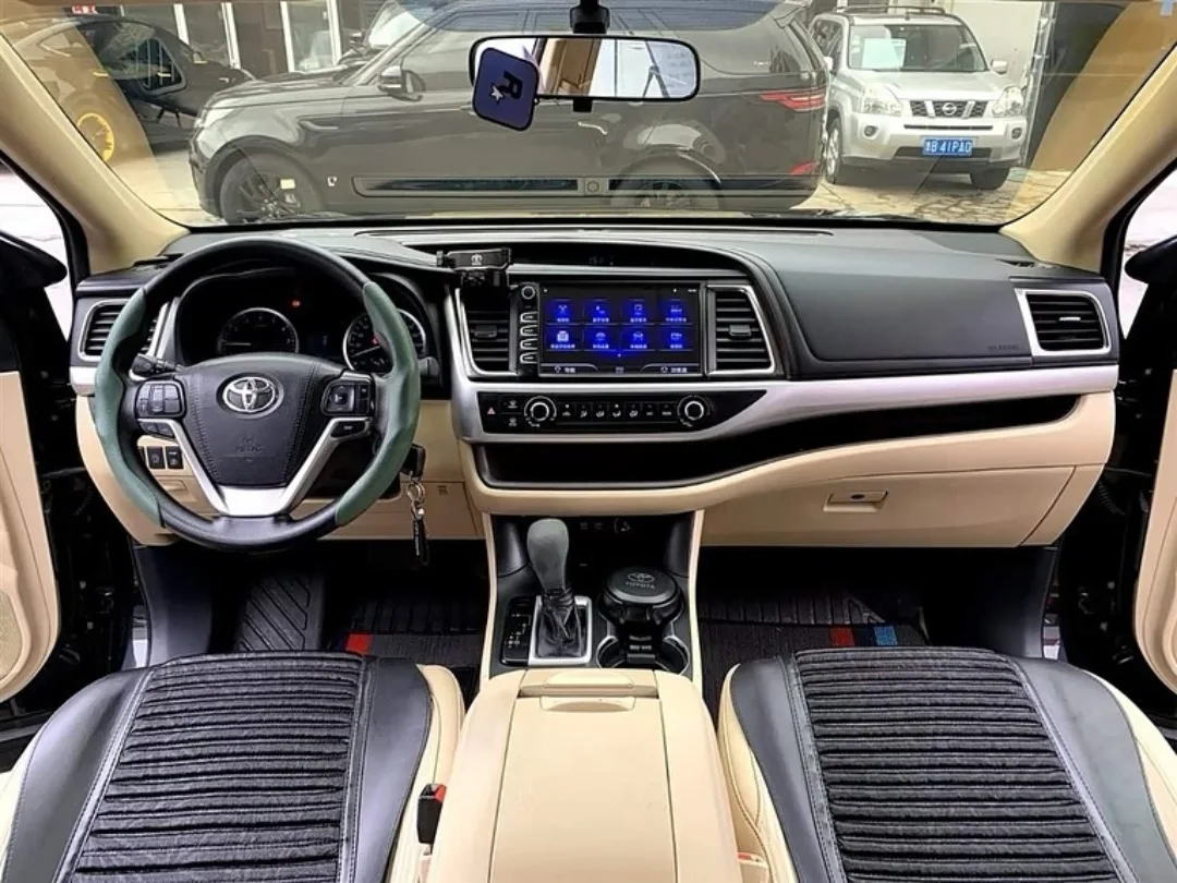 2018 Toyota Highlander: Space, Power & Perfect Condition