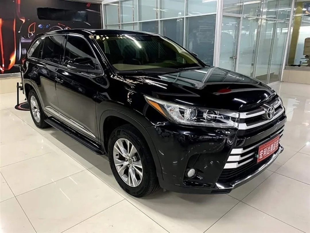 2018 Toyota Highlander: Space, Power & Perfect Condition