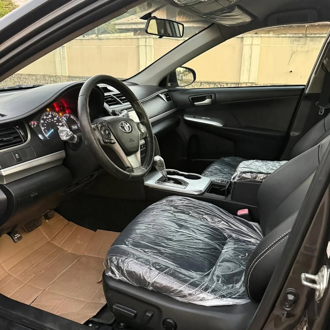 2013 Camry SE: Sporty, Reliable & Unbeatable Value