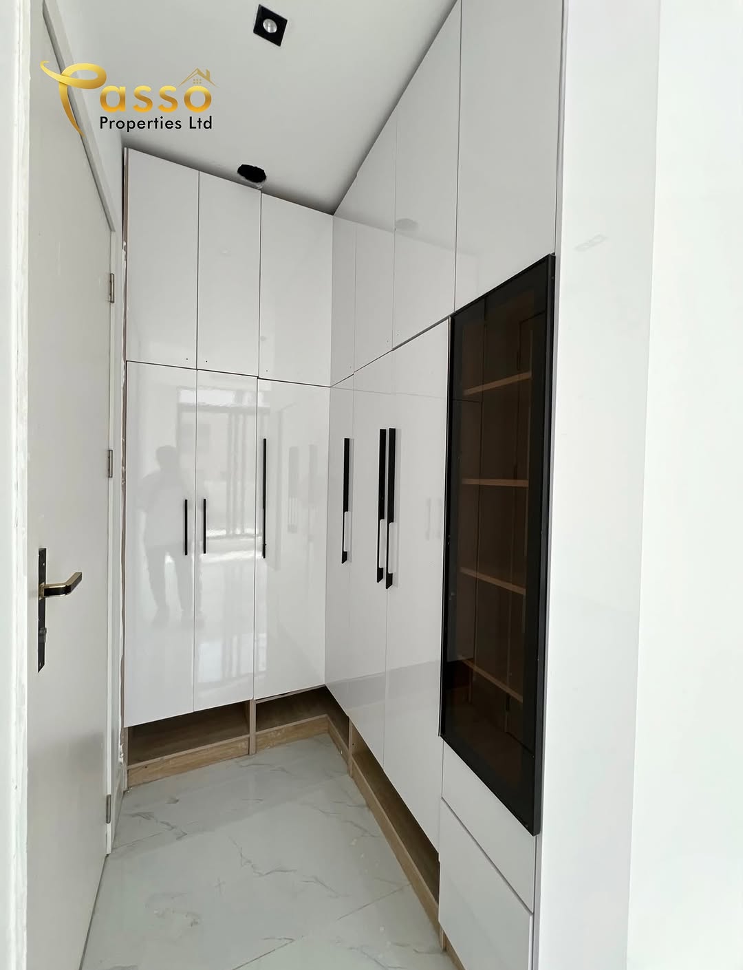 Lekki Phase 1 Gem: 2BR with Pool & Smart Features