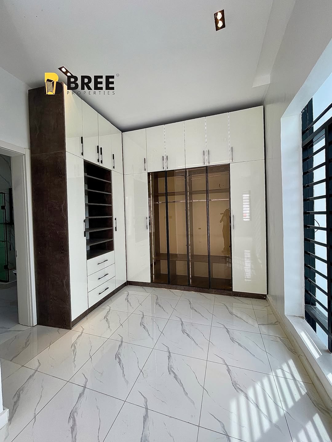 Stunning 5-Bedroom Estate Gem with Pool & BQ