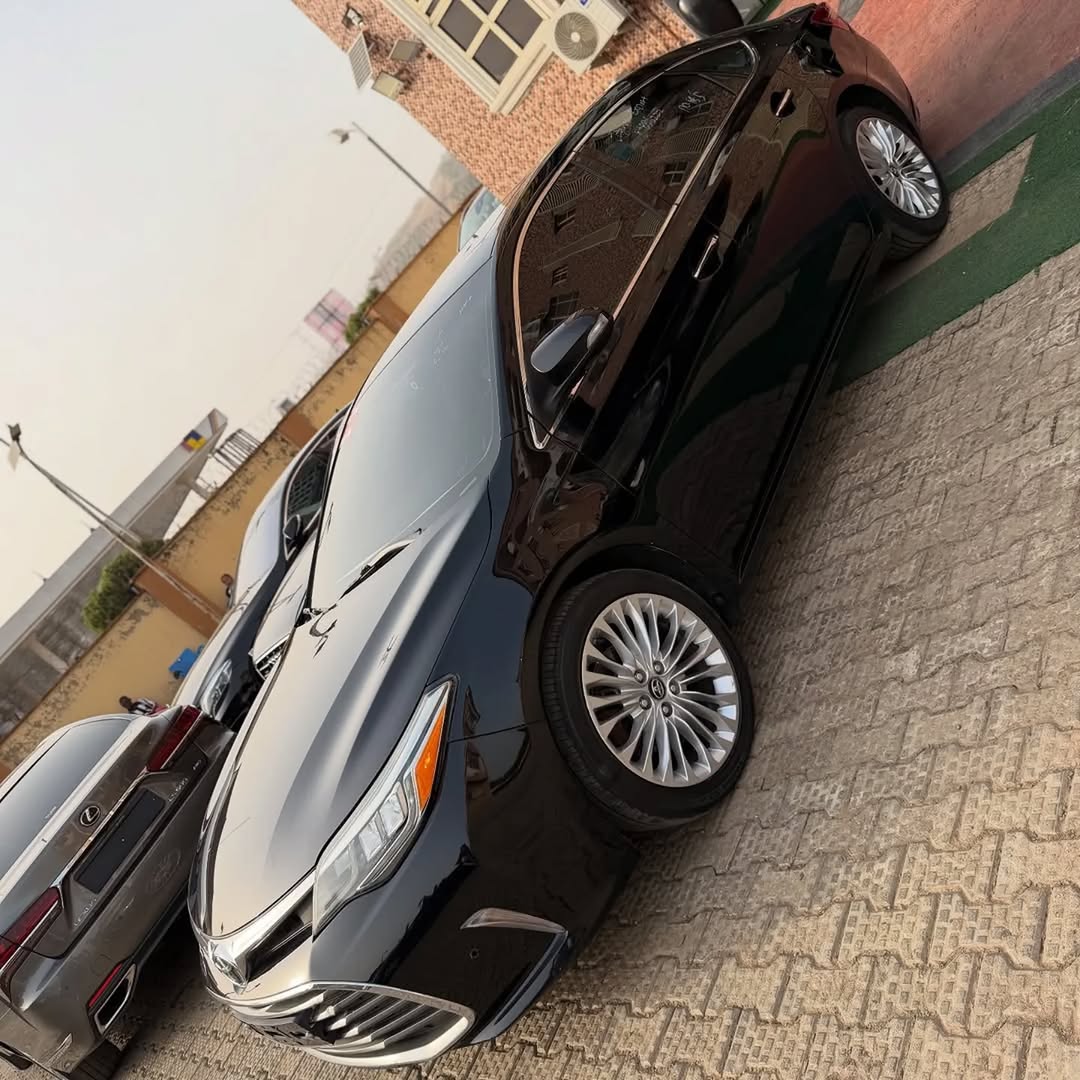 Luxury Low-Mileage 2017 Avalon Limited