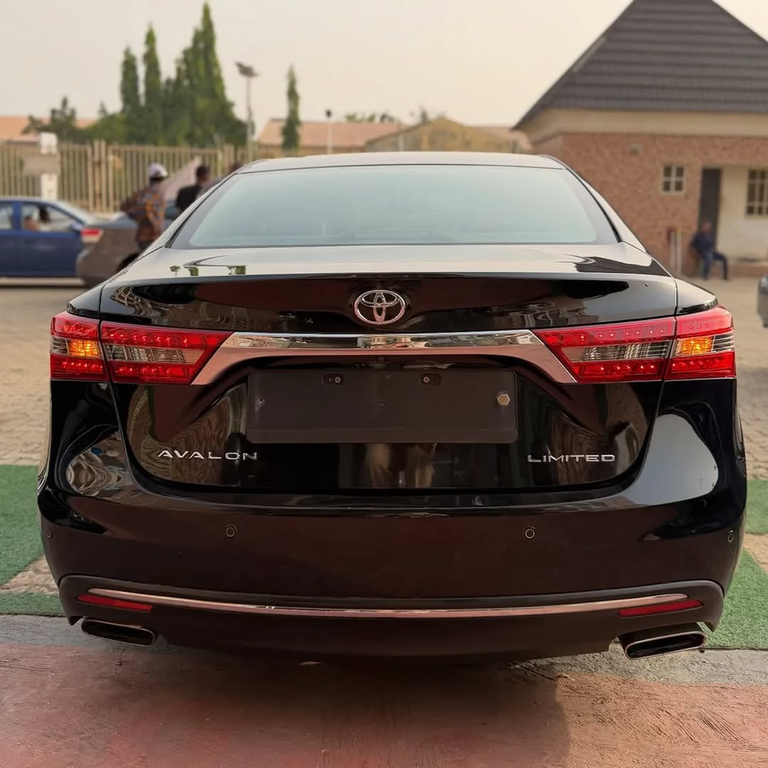 Luxury Low-Mileage 2017 Avalon Limited