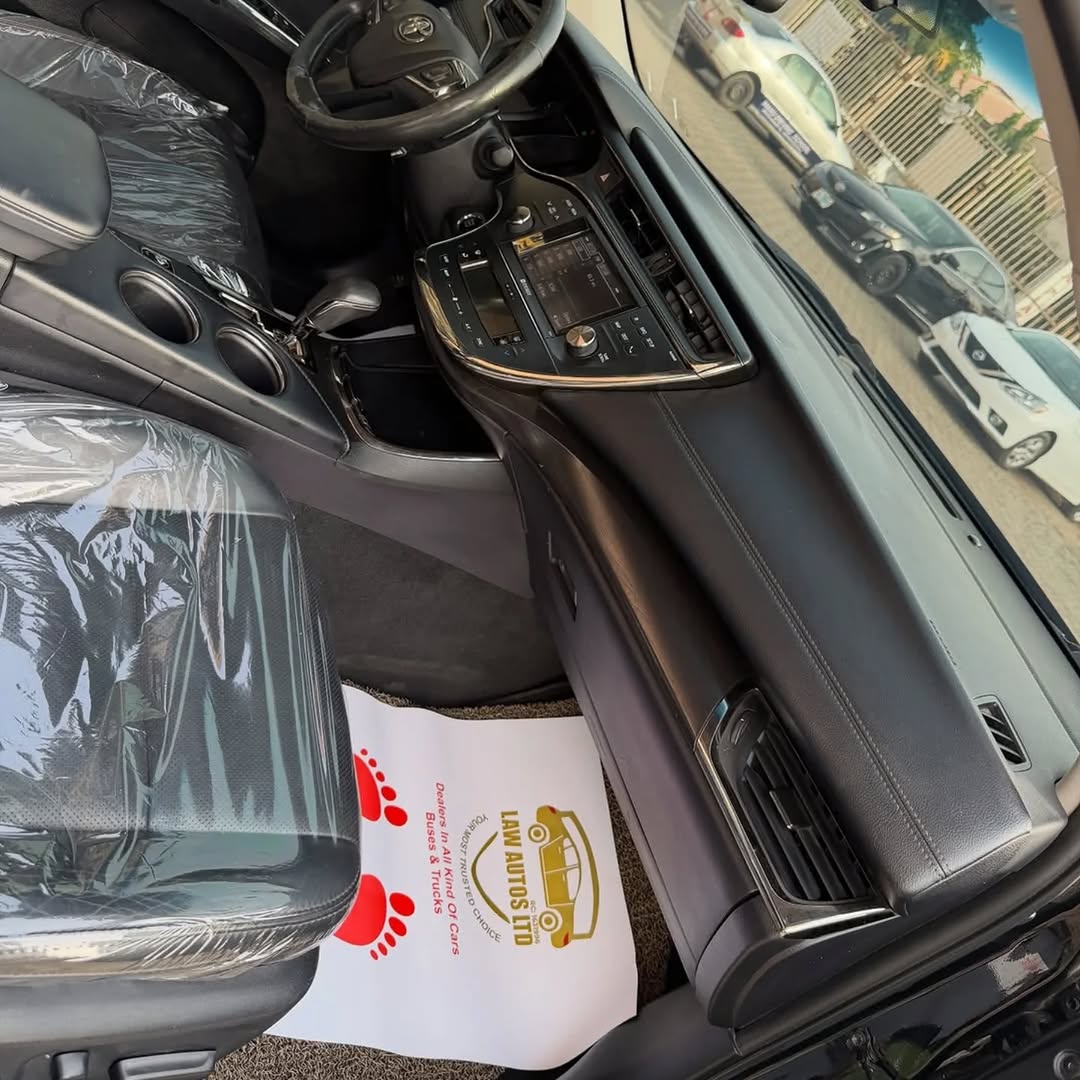 Luxury Low-Mileage 2017 Avalon Limited