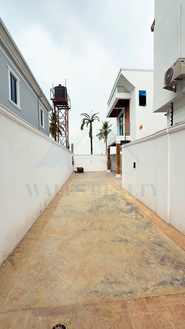 Exquisite 4-Bedroom Duplex with BQ in Fagba