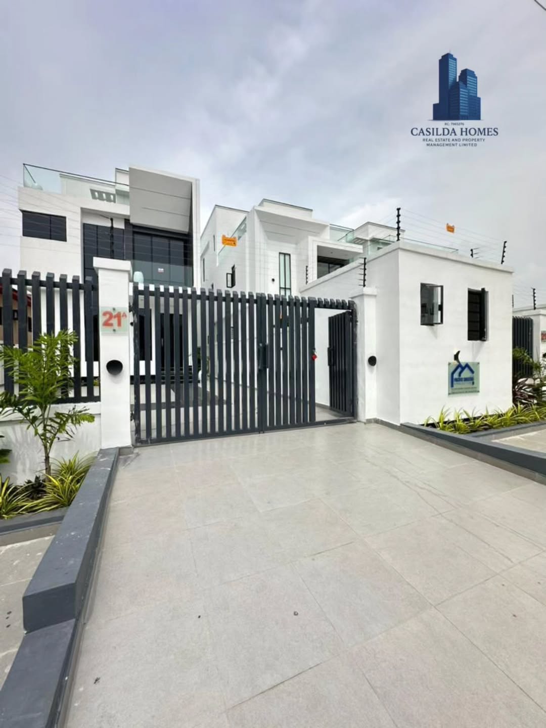 Lekki Phase 1 Grandeur: 5-Bed Duplex with Pool & Cinema