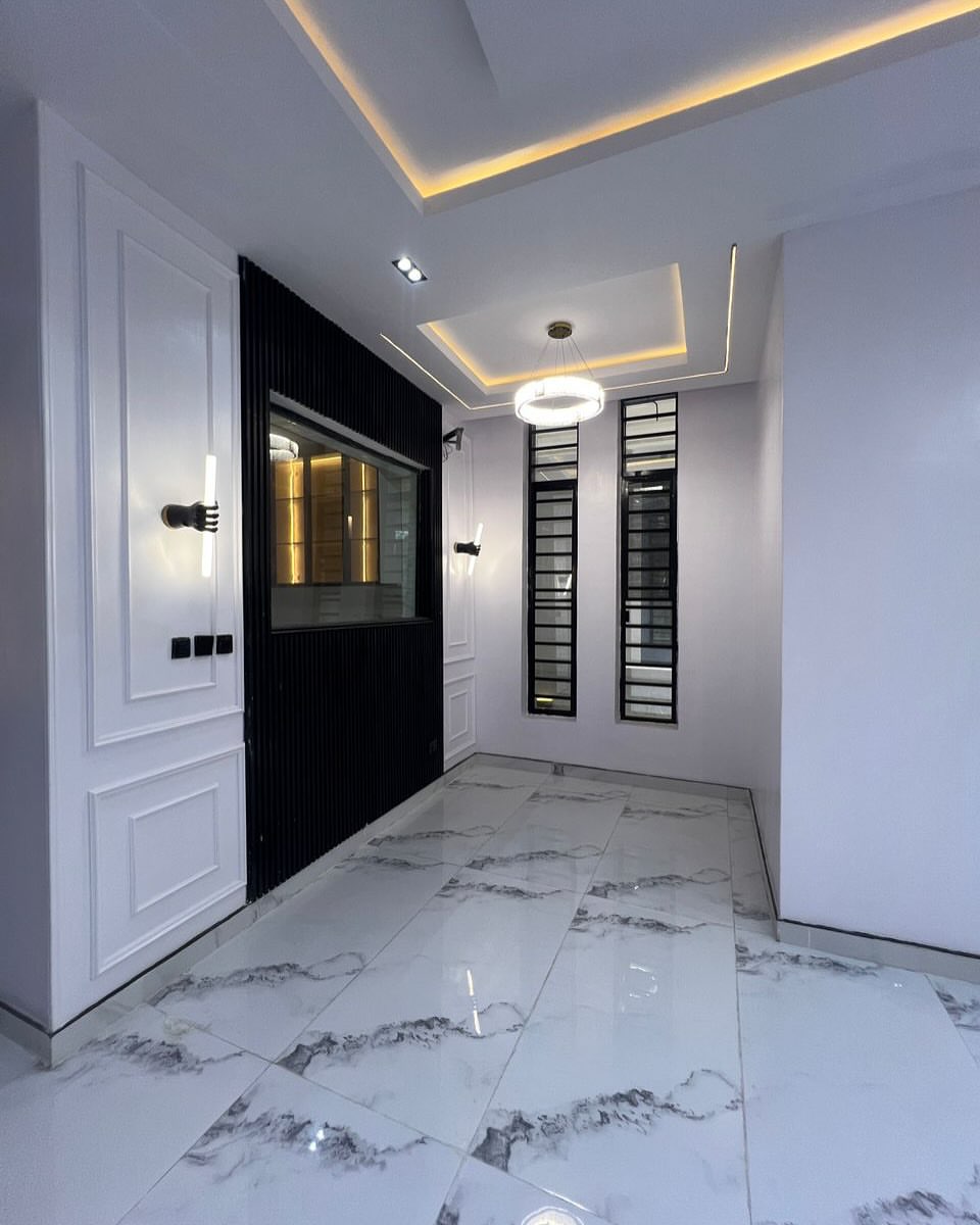 Lekki’s Ultimate Family Oasis: 5-Bed Poolside Paradise