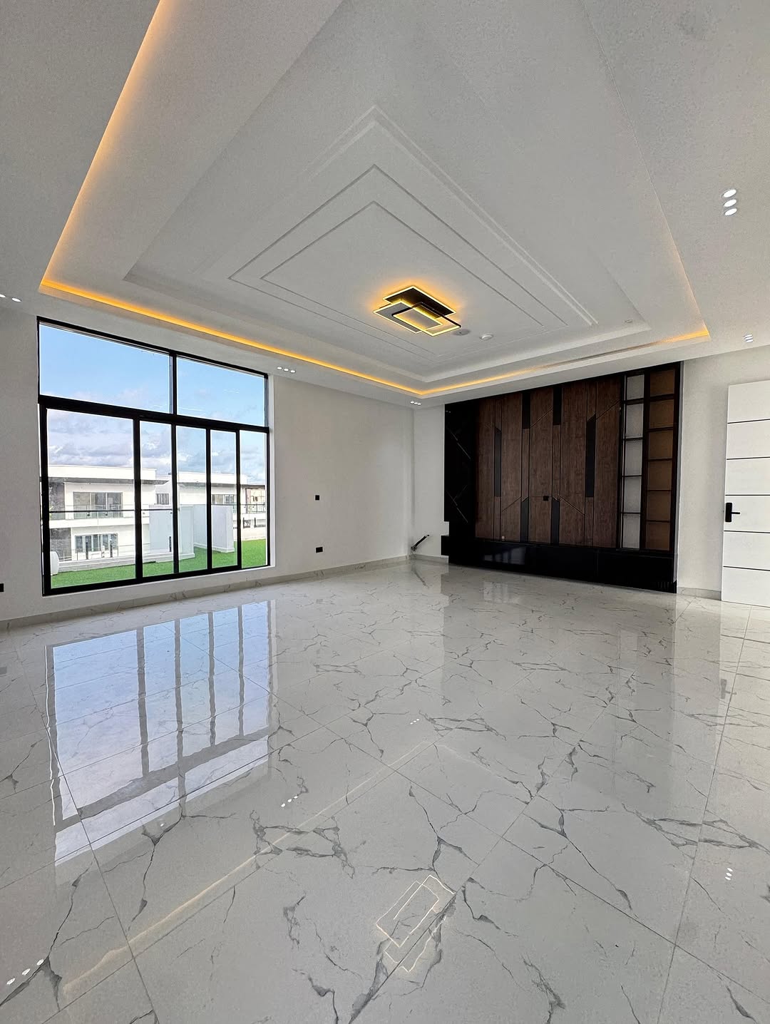 Lekki’s Ultimate 5-Bed Estate with Private Cinema & Pool