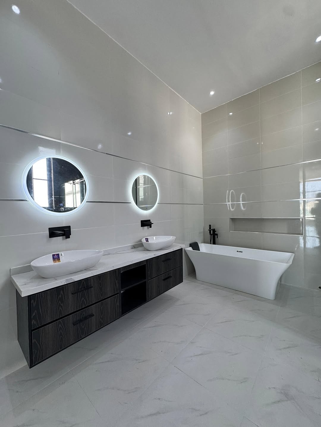 Lekki’s Ultimate 5-Bed Estate with Private Cinema & Pool