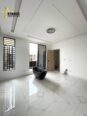 Sleek Sangotedo Sanctuary: 4-Bed Ensuite Haven