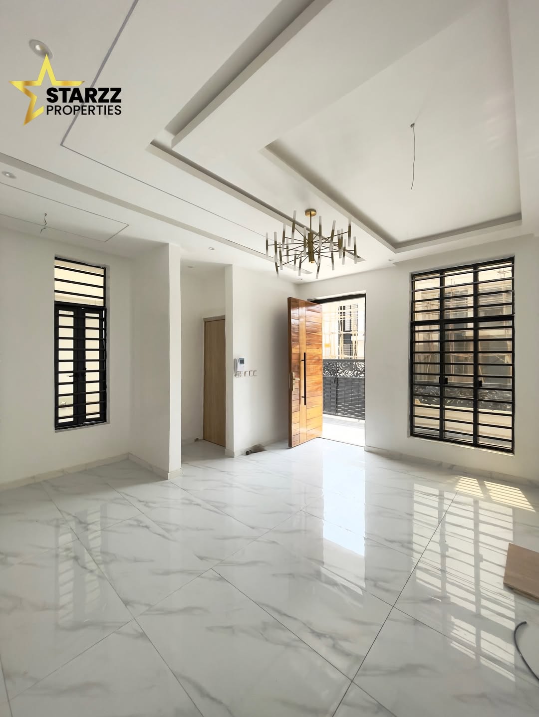 Sleek Sangotedo Sanctuary: 4-Bed Ensuite Haven