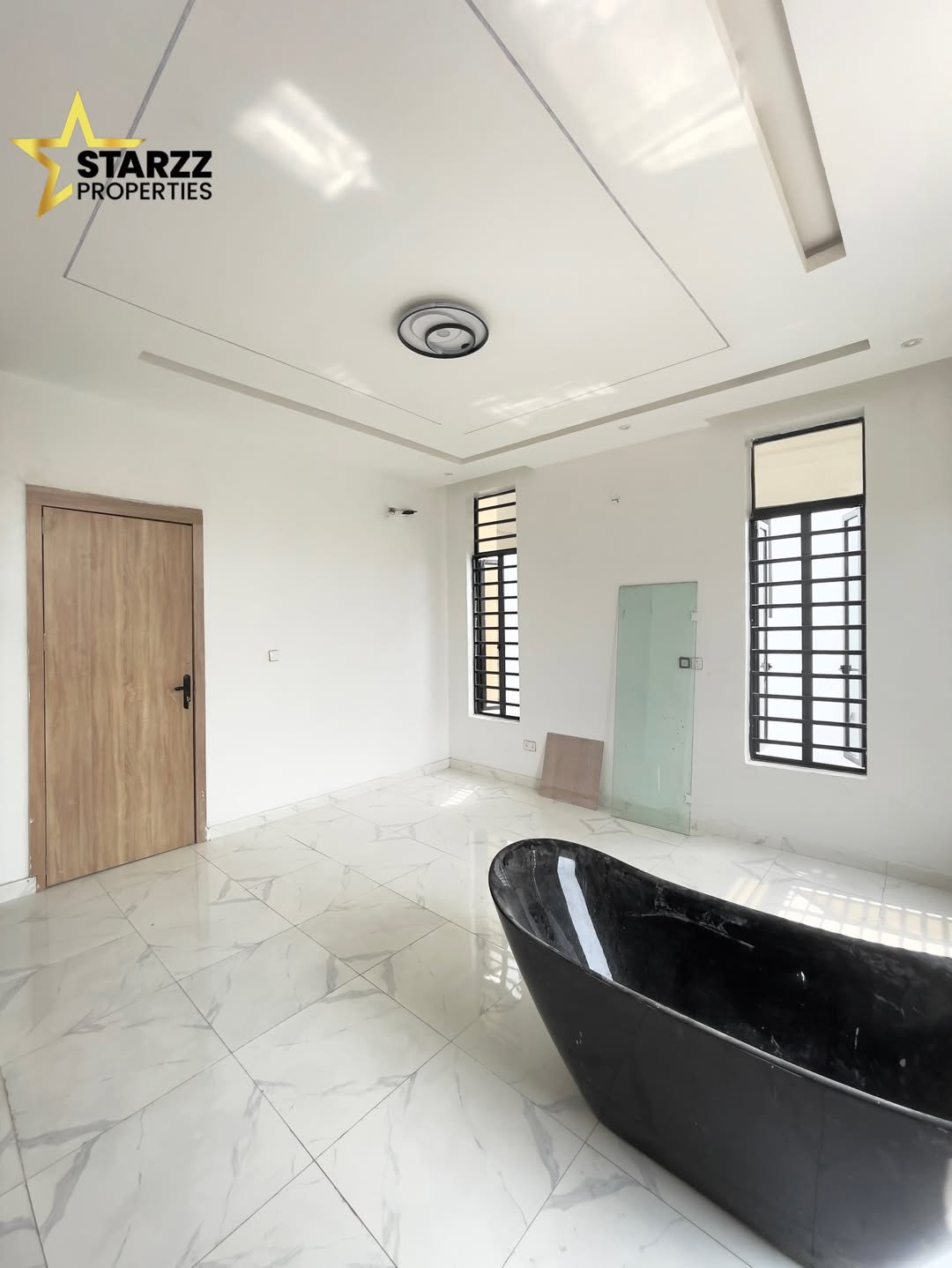 Sleek Sangotedo Sanctuary: 4-Bed Ensuite Haven